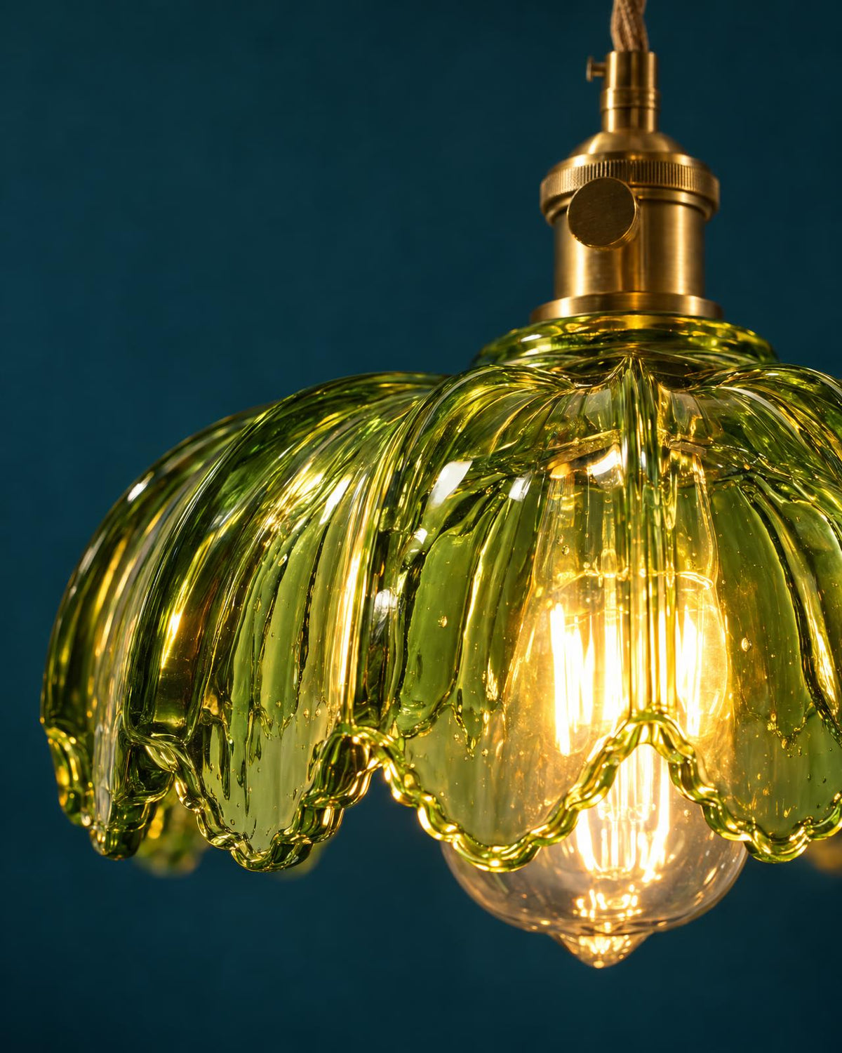 Suspension Luminaire Fleur en Verre Ciselé
