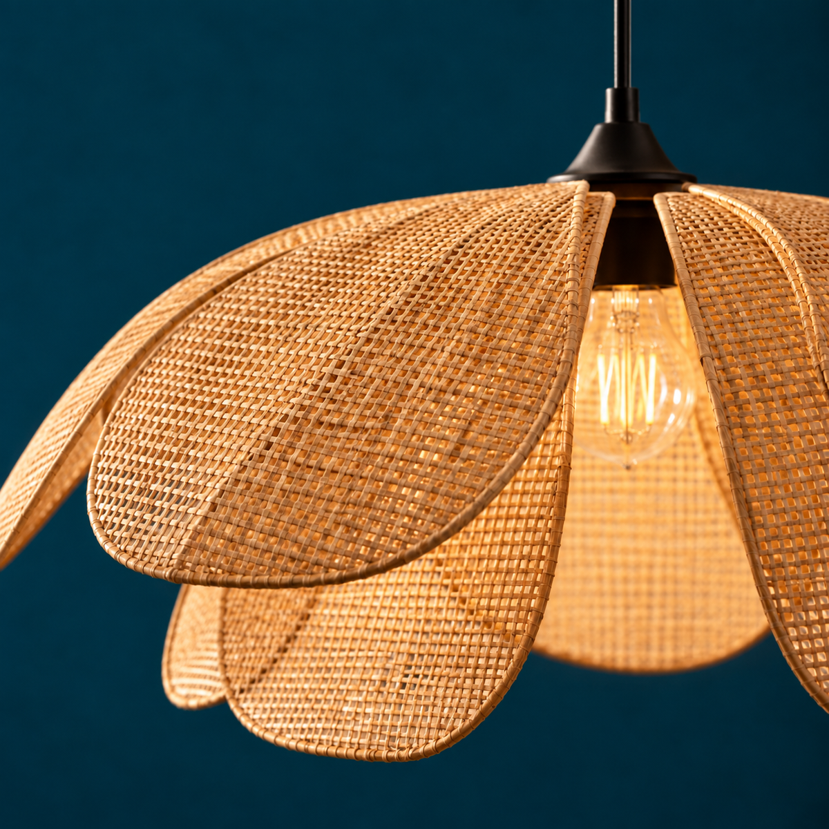 Suspension Luminaire Pétales Effet Rotin 30 cm